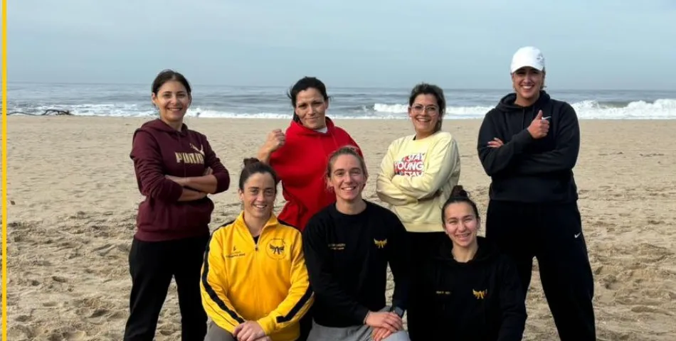 Atletas e equipa da Alphabiteam no Treino dos Reis, na praia de Esmoriz